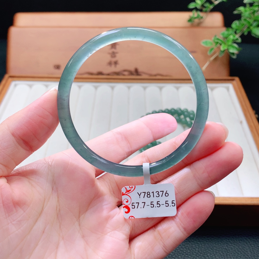 翡翠手镯（圆镯）未镶嵌