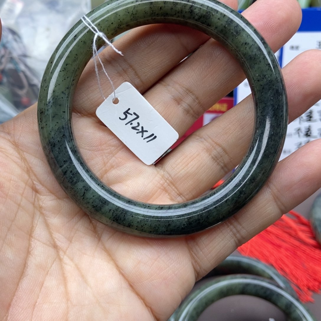 和田玉手镯未镶嵌大*57