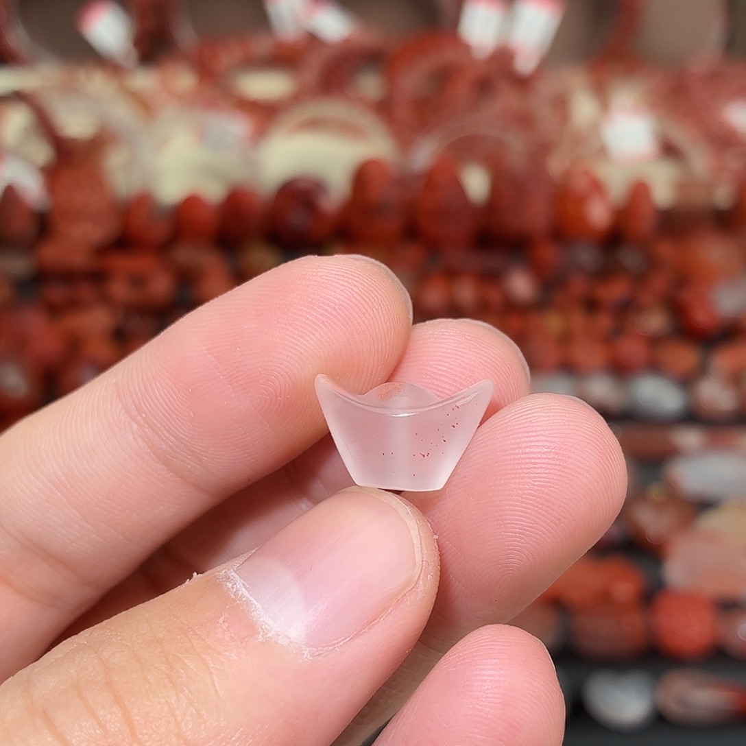 南红玛瑙未镶嵌颈饰元宝1