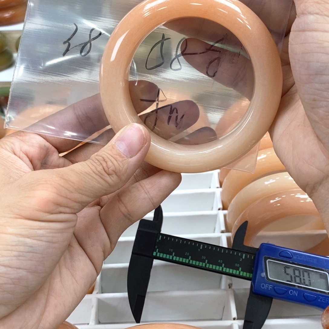 石英质玉未镶嵌手镯小*花