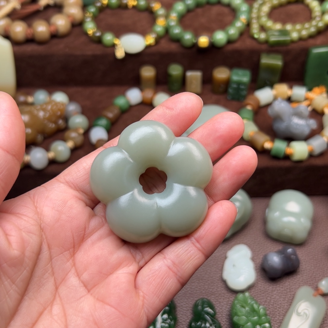 3***！和田玉未镶嵌颈饰