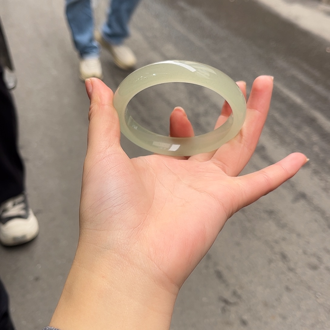 胖***噔东陵石未镶嵌手镯不退不换