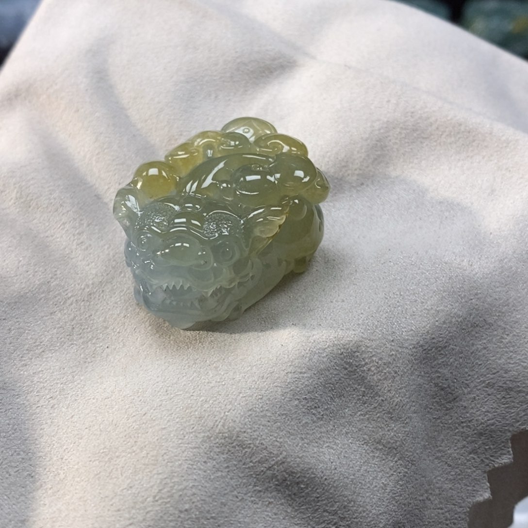 天***尺翡翠未镶嵌颈饰天然翡翠吊坠貔貅