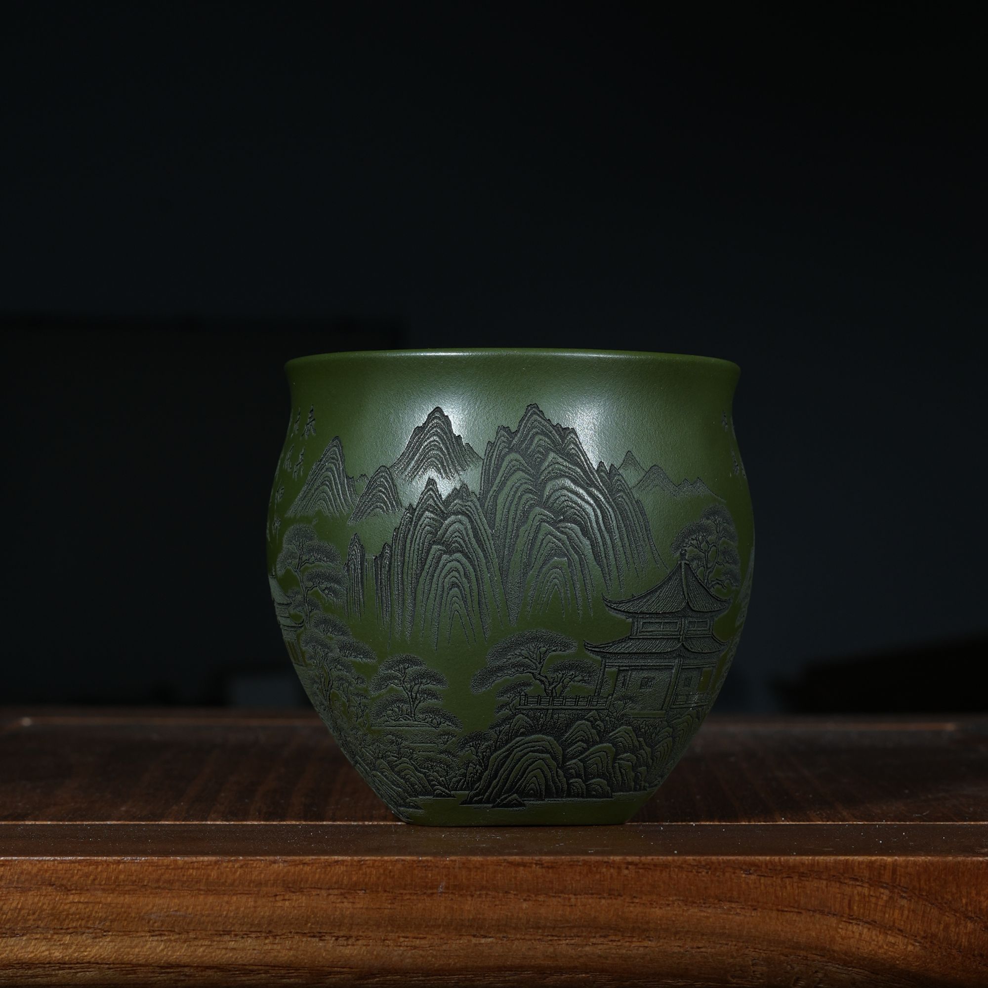 宜兴原矿绿泥刻绘山水紫砂手工主人杯容量150CC