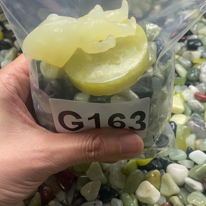 蛇纹石玉鱼缸石未镶嵌