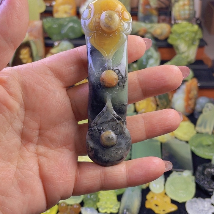 蛇纹石玉颈饰合金指***光