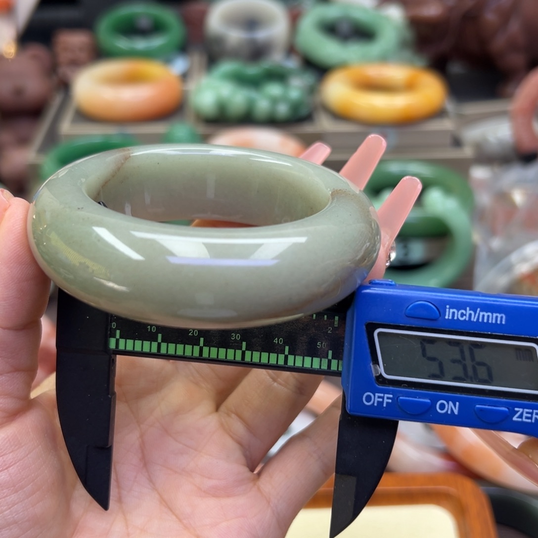 未镶嵌手镯石英岩玉