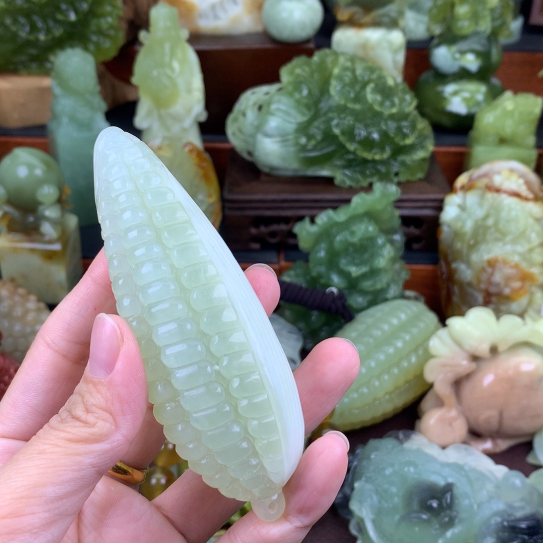 未镶嵌岫玉手把件