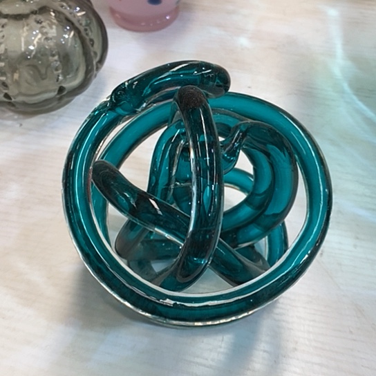 琉璃花瓶高10厘米宽10厘米
