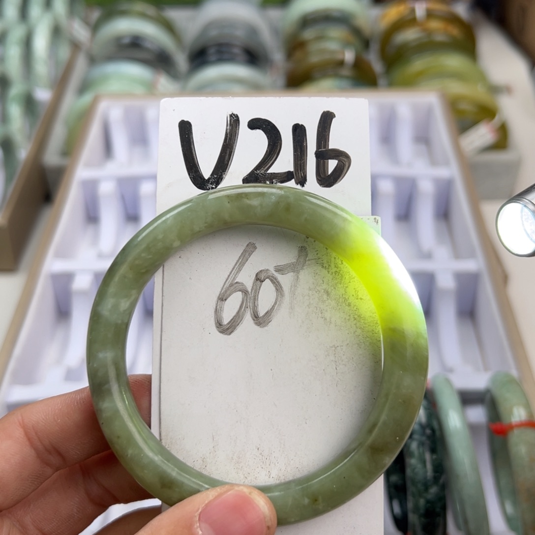 岫玉手镯未镶嵌天然岫玉