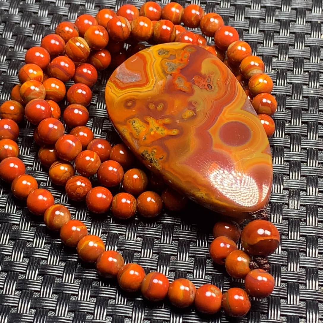 玛瑙/玉髓吊坠未镶嵌有***发