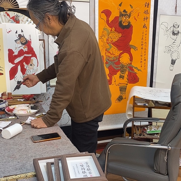 淡***然国画轴张老师画画