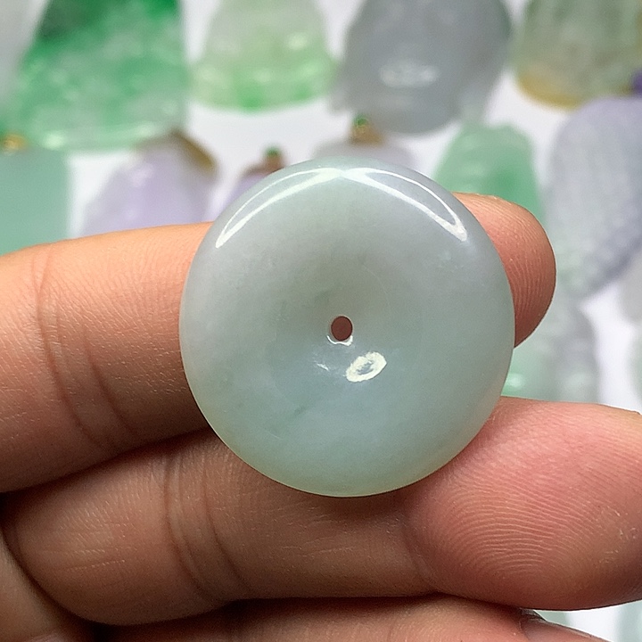 翡翠吊坠(赠链)未镶嵌