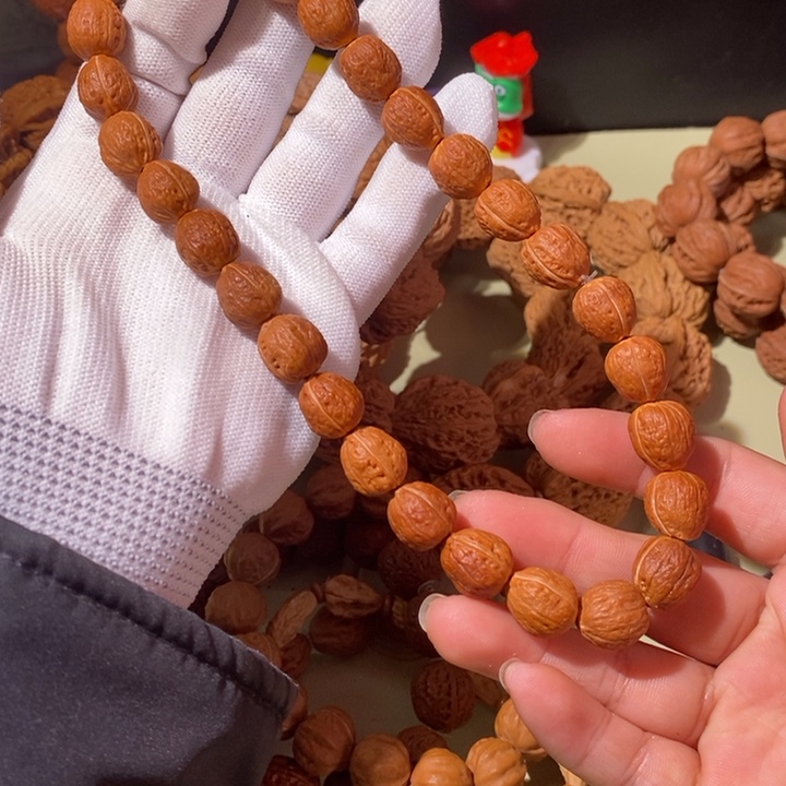 小***主手串文玩核桃…………