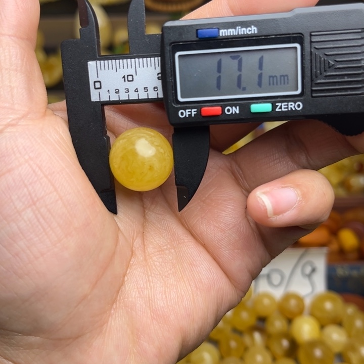 好***恼蜜蜡未镶嵌珠宝奇石天然蜜蜡散珠微瑕一粒