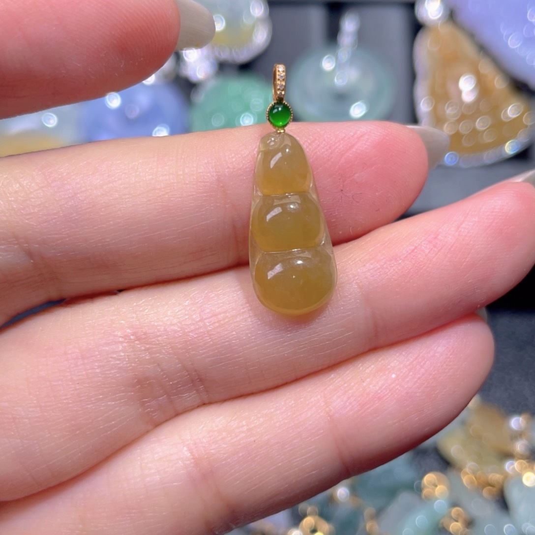 颈饰18K金镶嵌翡翠翡翠