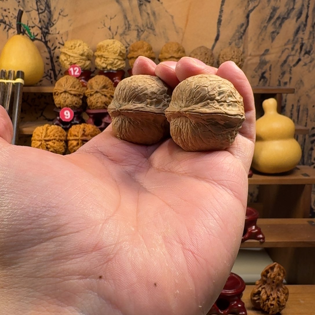 山*生铁核桃把件正圆蛇皮球