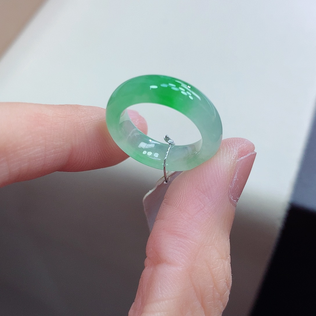 翡翠未镶嵌戒圈8号