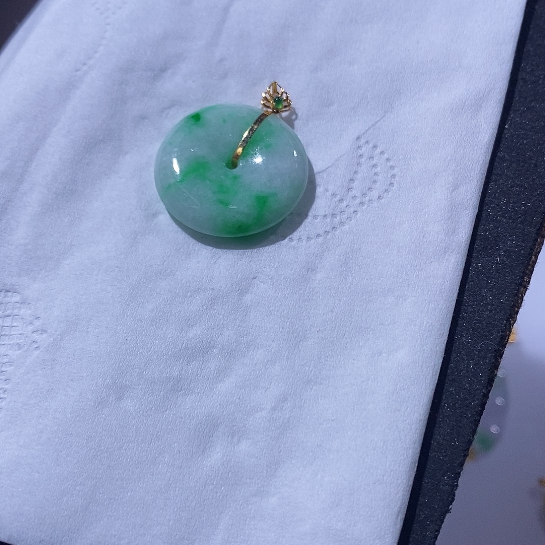 翡翠吊坠(不含链)18K金镶嵌