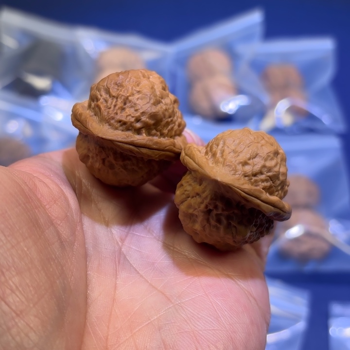 文玩核桃吊坠云南鸡心