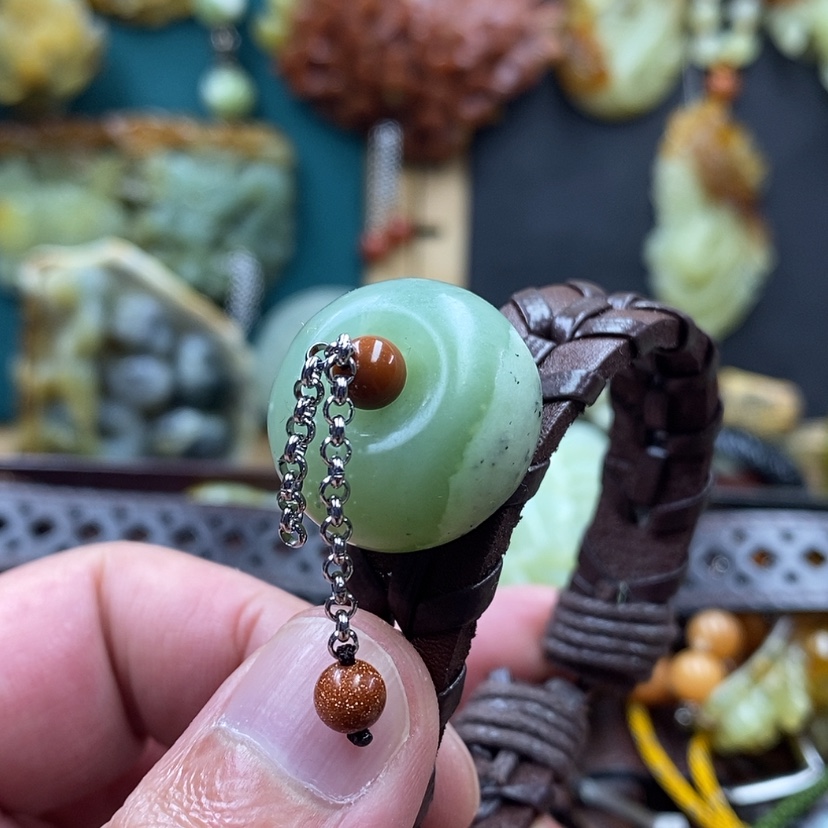 【闪购商品】蛇纹石玉手牌未镶嵌