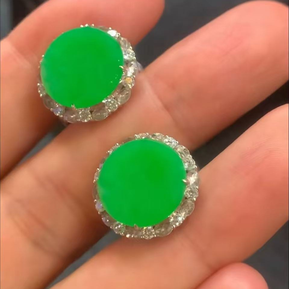 18k金镶嵌阳绿圆牌气质百搭耳钉