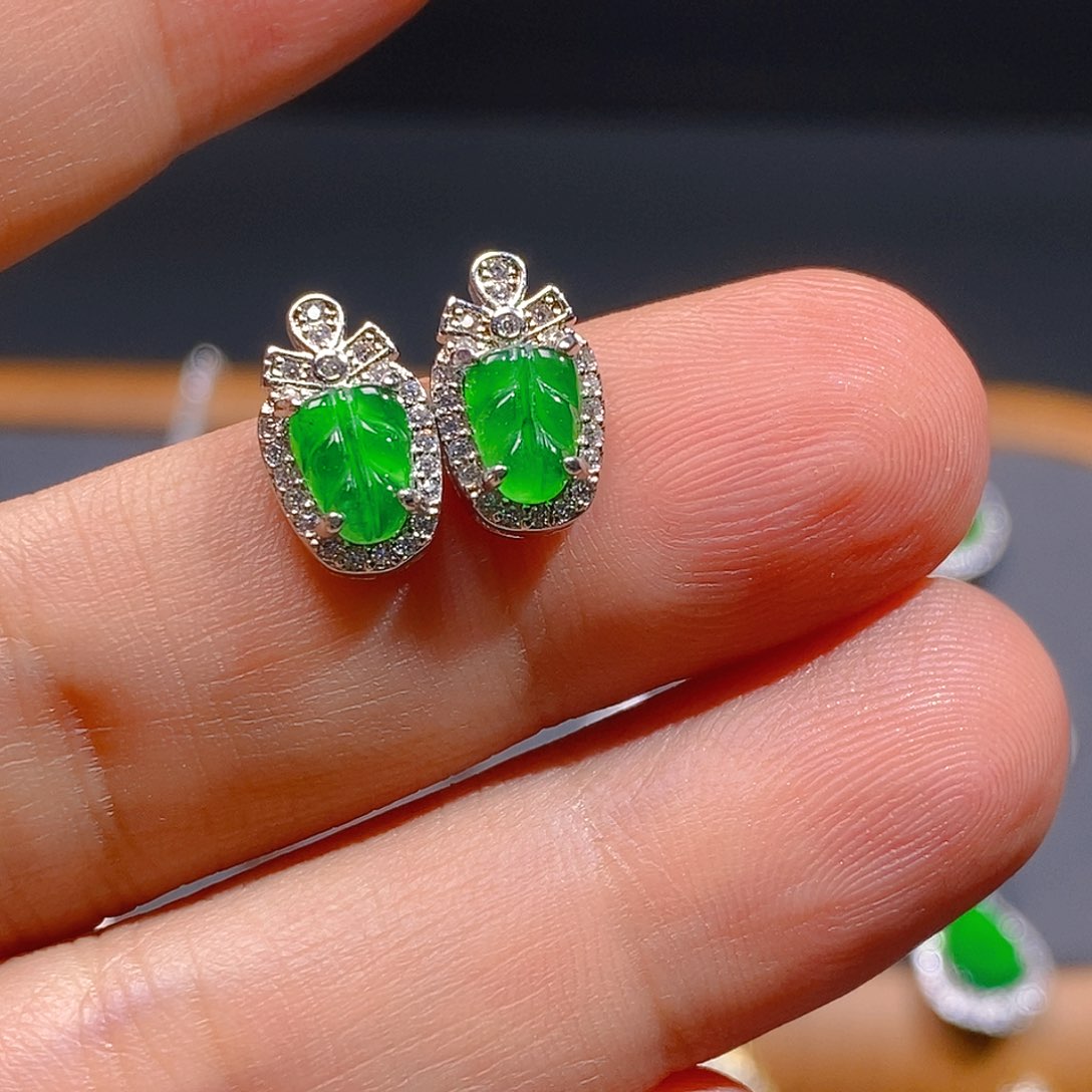 翡翠耳饰未镶嵌