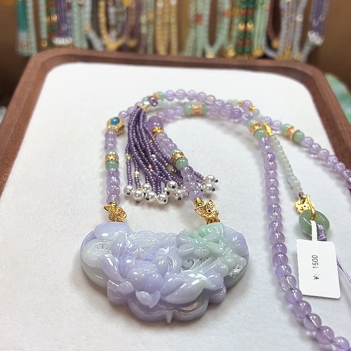 翡翠颈饰未镶嵌吊坠