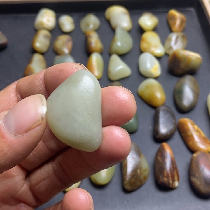 名***剑和田玉（糖玉）未镶嵌珠宝奇石