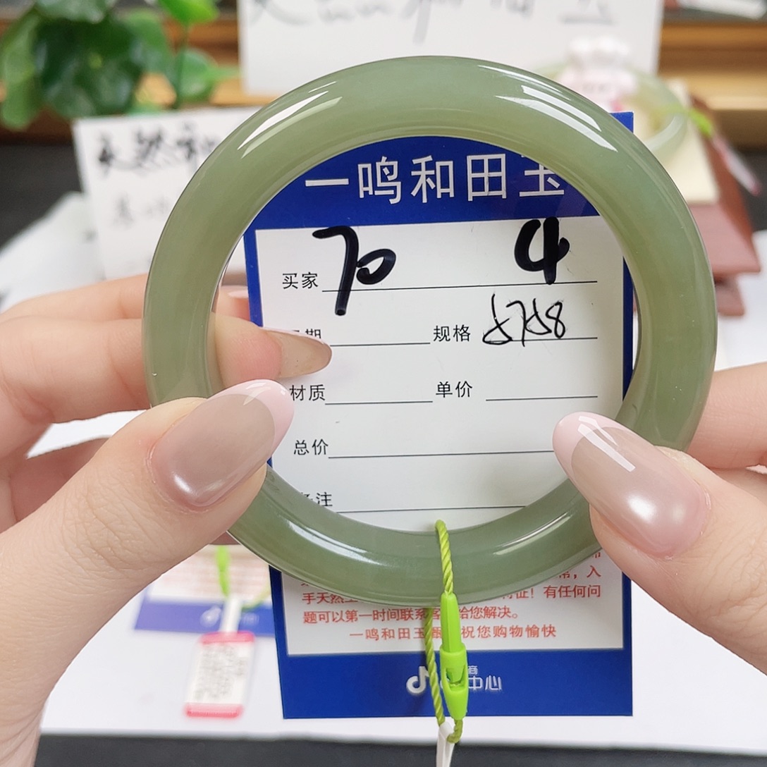 和田玉未镶嵌手镯