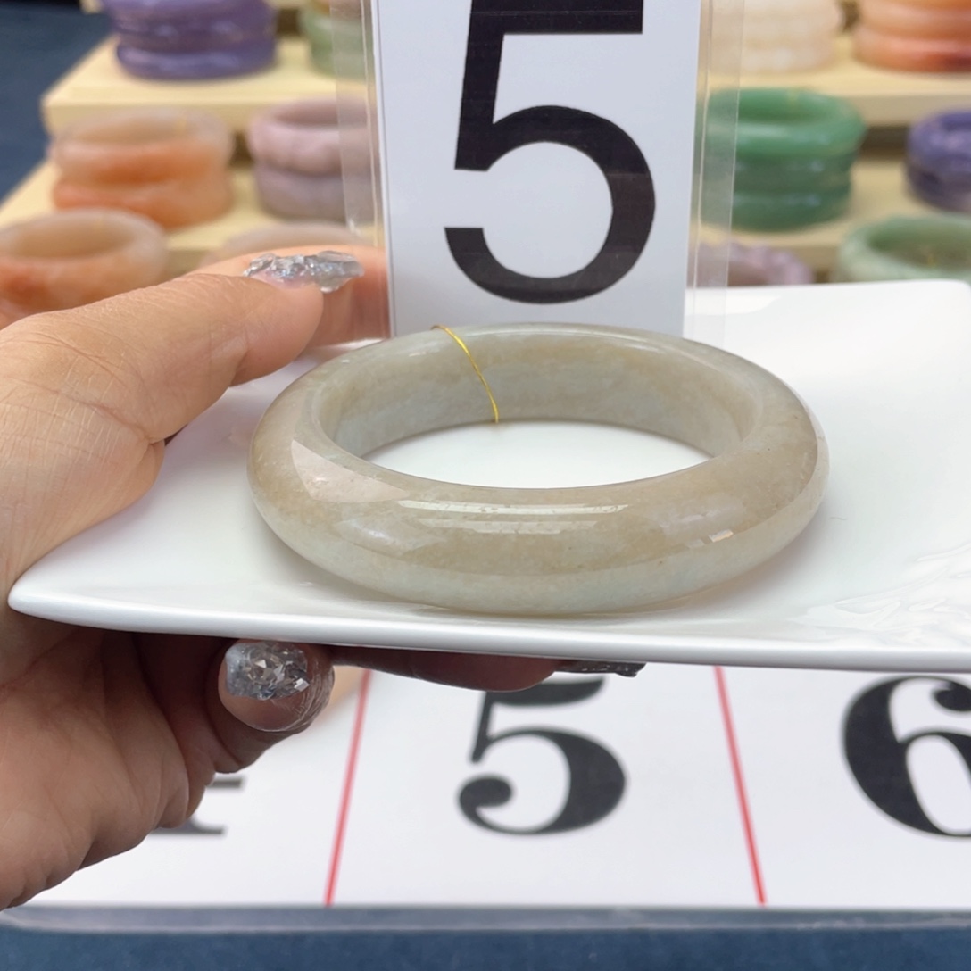 石英质玉未镶嵌手镯60.7圈