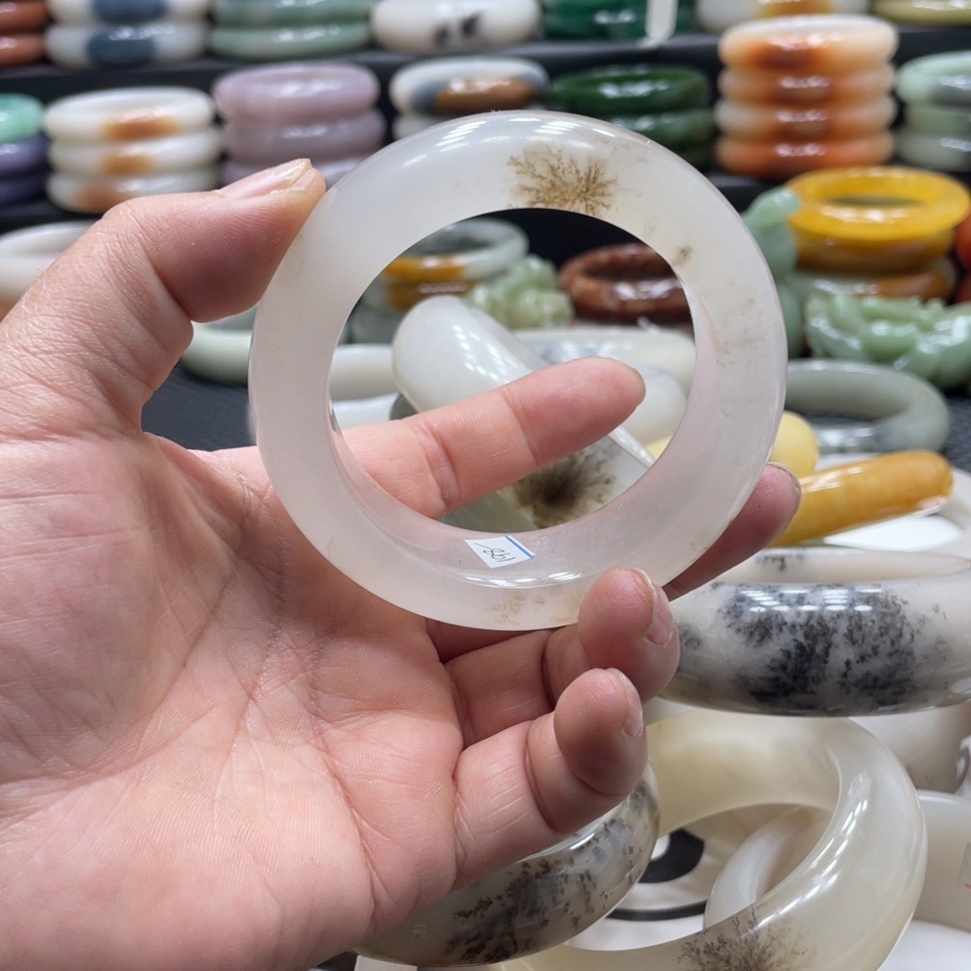 石英岩玉未镶嵌手镯