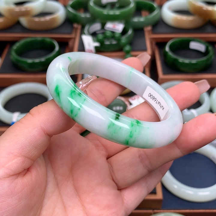 翡翠手镯未镶嵌55到60圈口