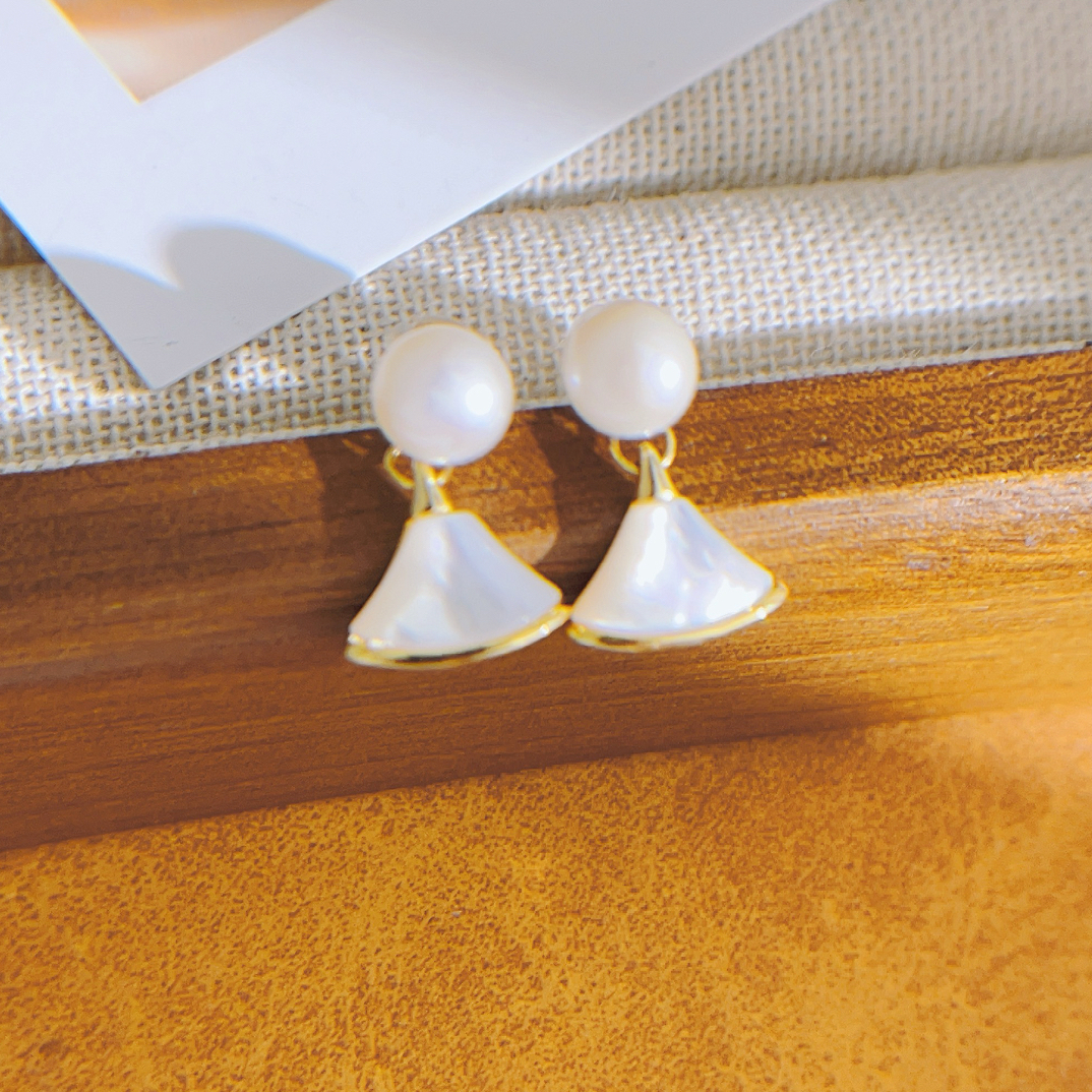 铜合金仿珍珠耳饰 简约法式白色时尚百搭耳环轻奢小众气质经典