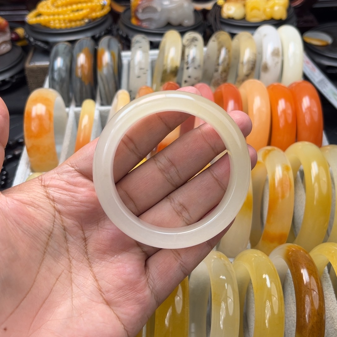 石英质玉（黄龙玉）手镯未镶嵌南*