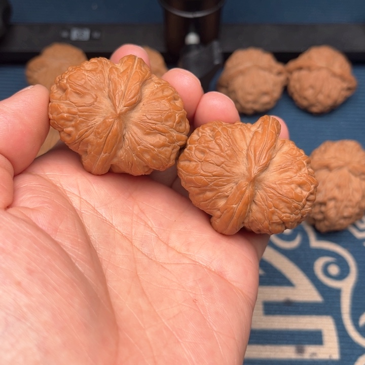 文玩核桃把件元宝