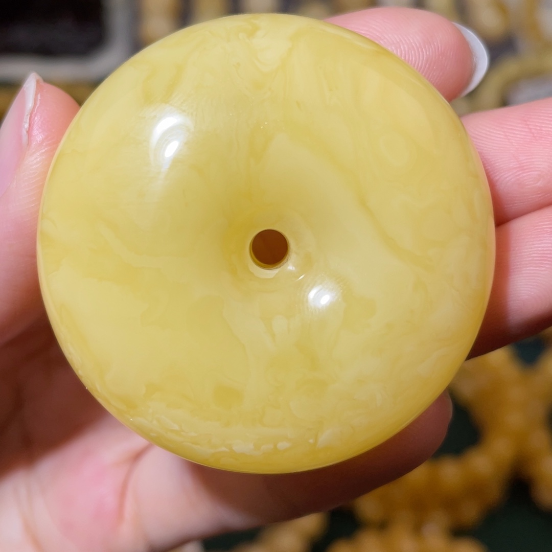 蜜蜡未镶嵌珠宝奇石30.43克