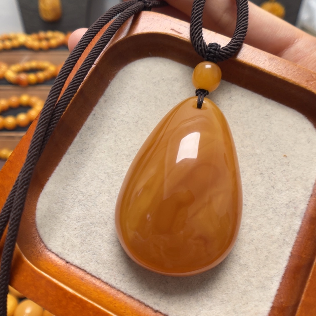 蜜蜡未镶嵌颈饰蜜蜡