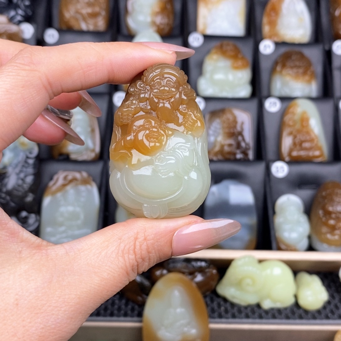 和田玉颈饰未镶嵌土**食