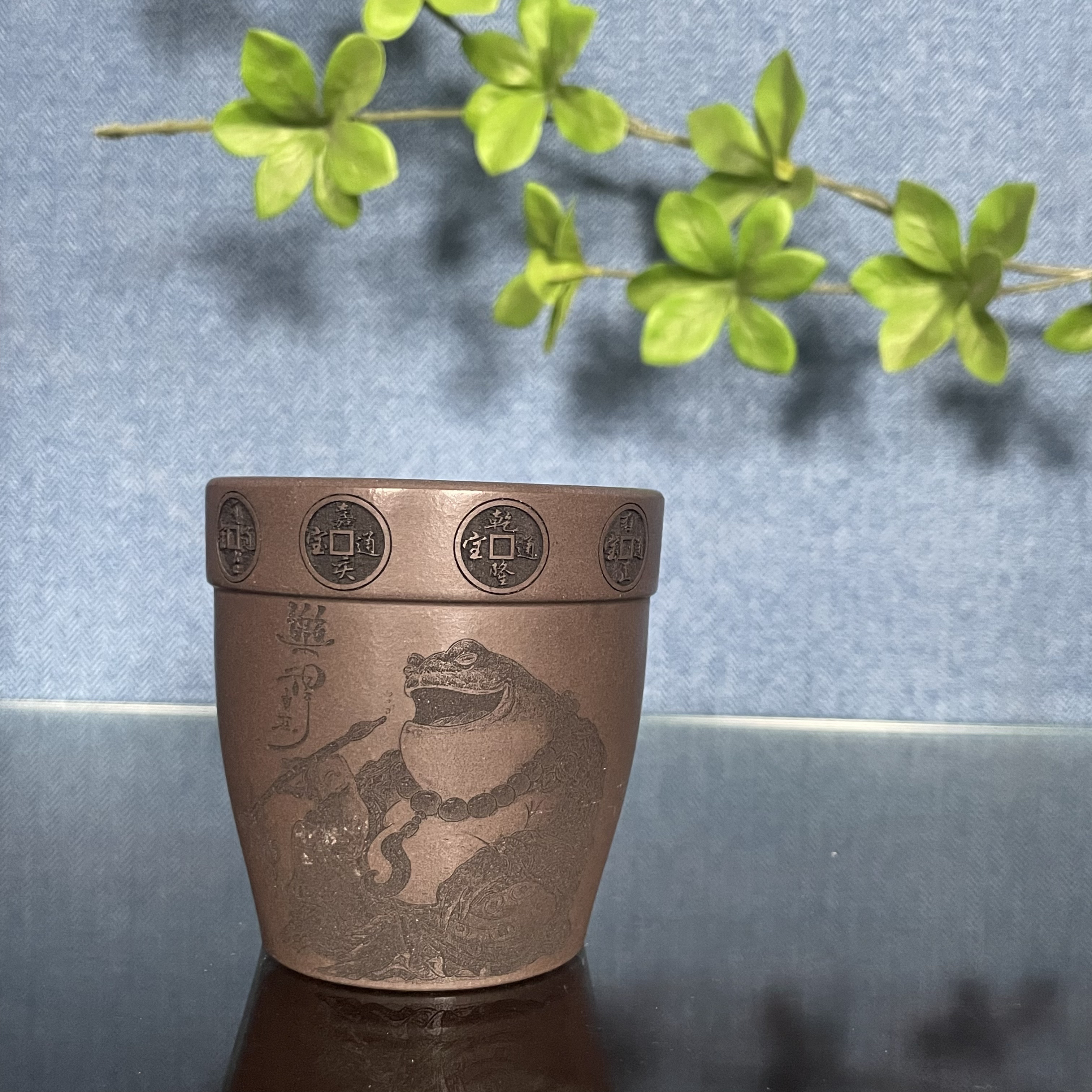 【宜兴原矿紫砂】天青泥全手工刻绘乐得自在主人杯茶具150cc