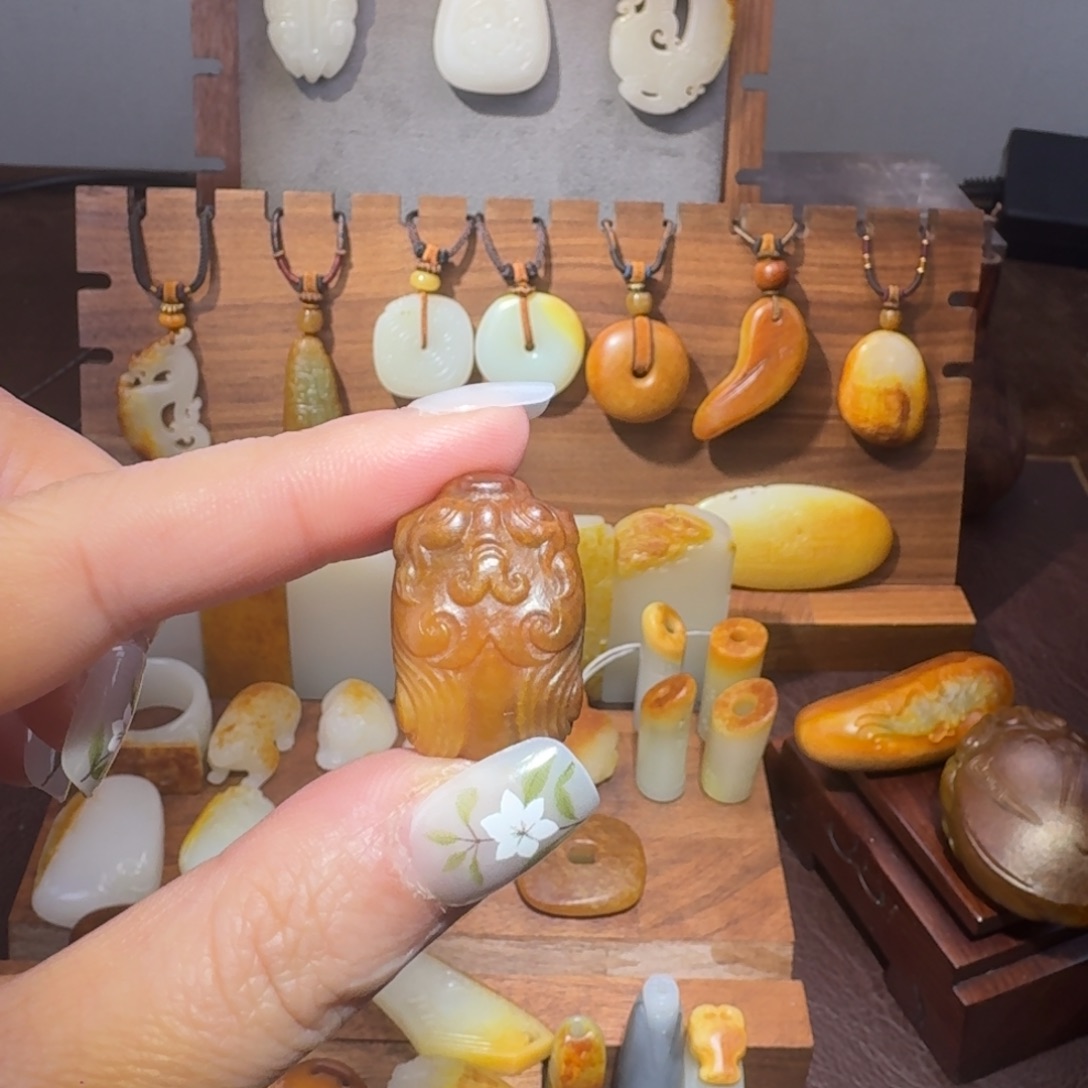 和田玉颈饰未镶嵌