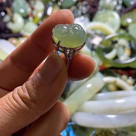 岫玉戒指未镶嵌yi 一个