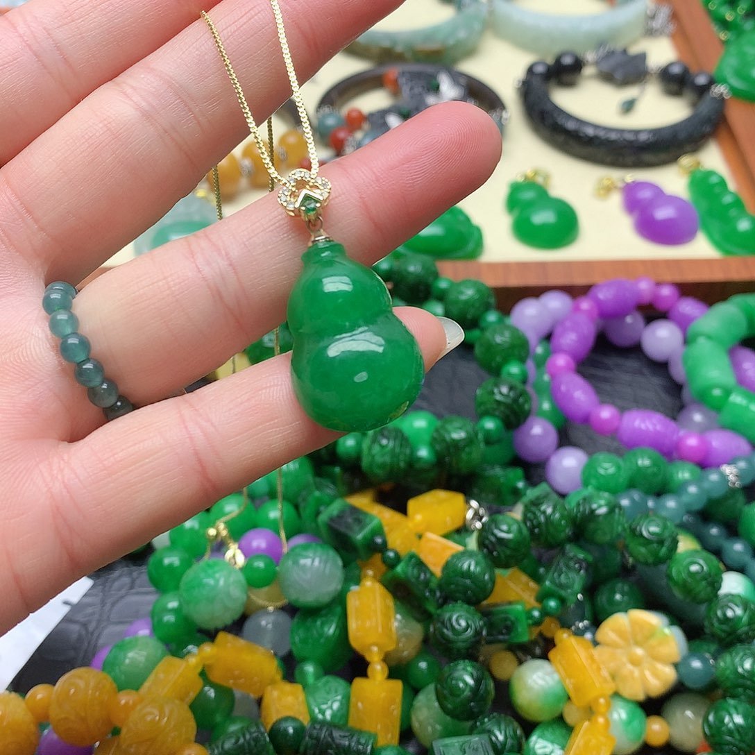 吊坠(赠链)未镶嵌翡翠