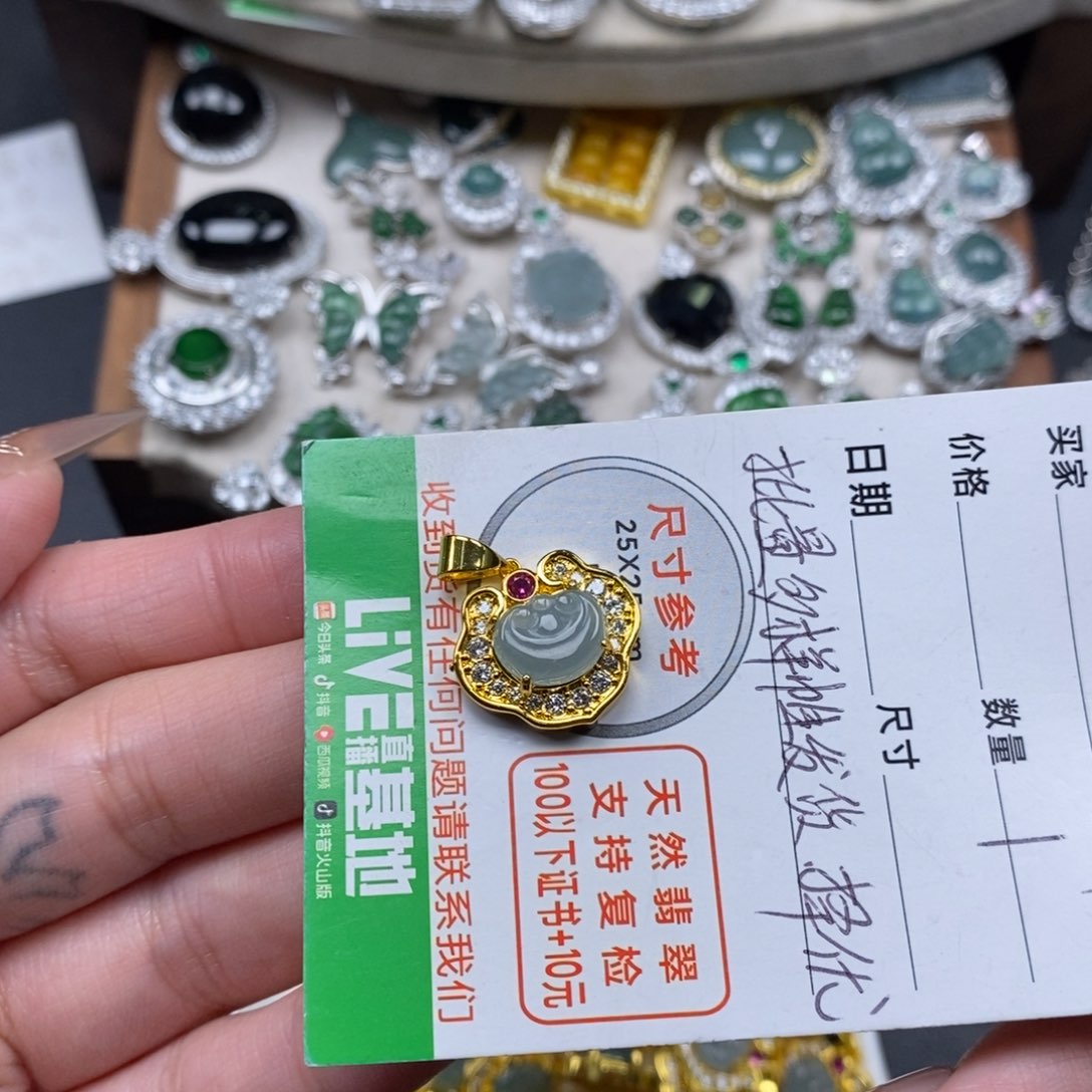 翡翠颈饰未镶嵌翡翠