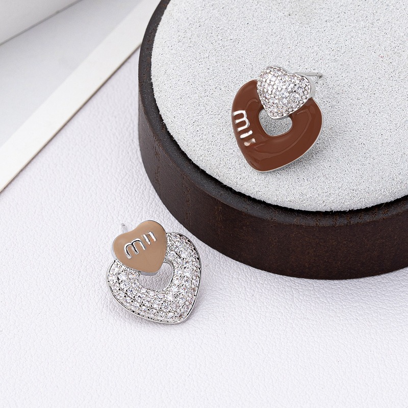 合金耳饰 1153滴釉珐琅不对称M字母耳钉爱心轻奢小巧镶钻百搭