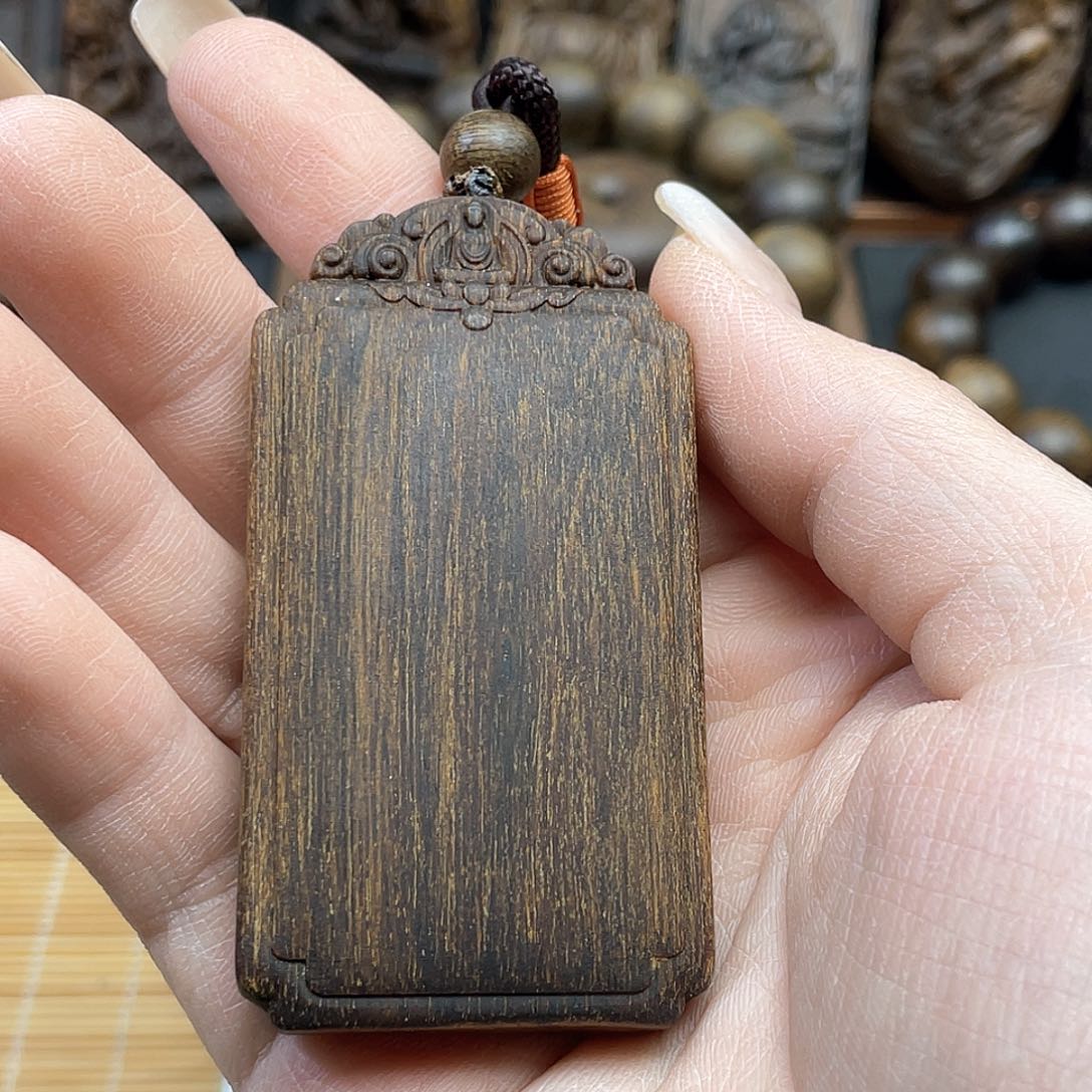 沉香木吊坠大*杨芽庄白棋