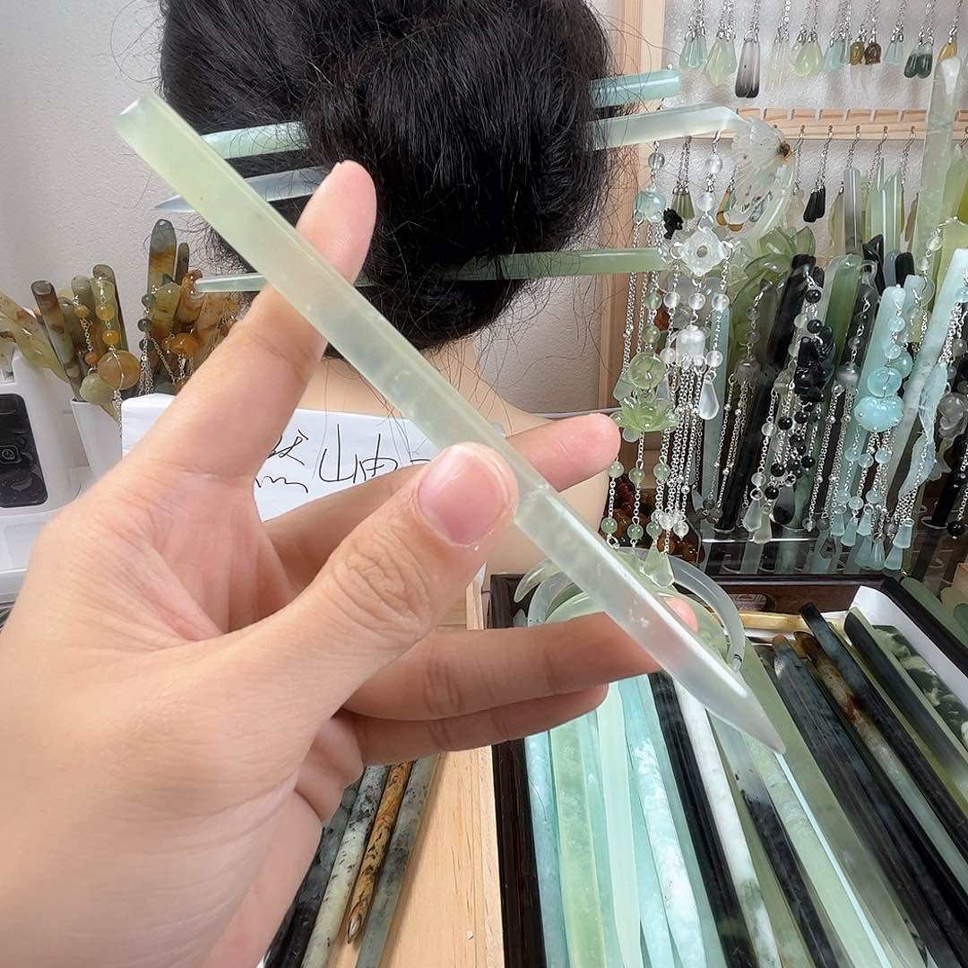 蛇纹石玉发饰未镶嵌长度16，默认微瑕