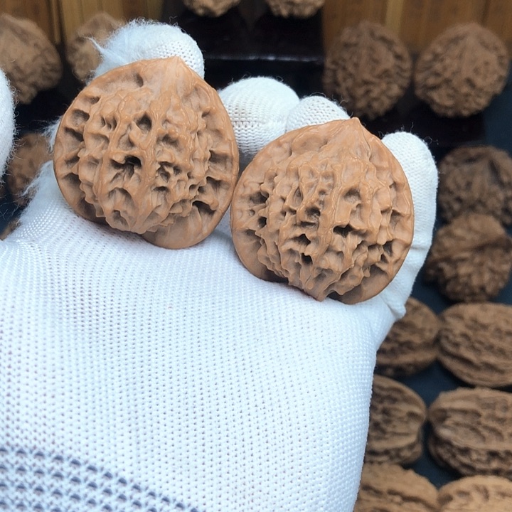 桃核把件秦岭纯野生秦公子