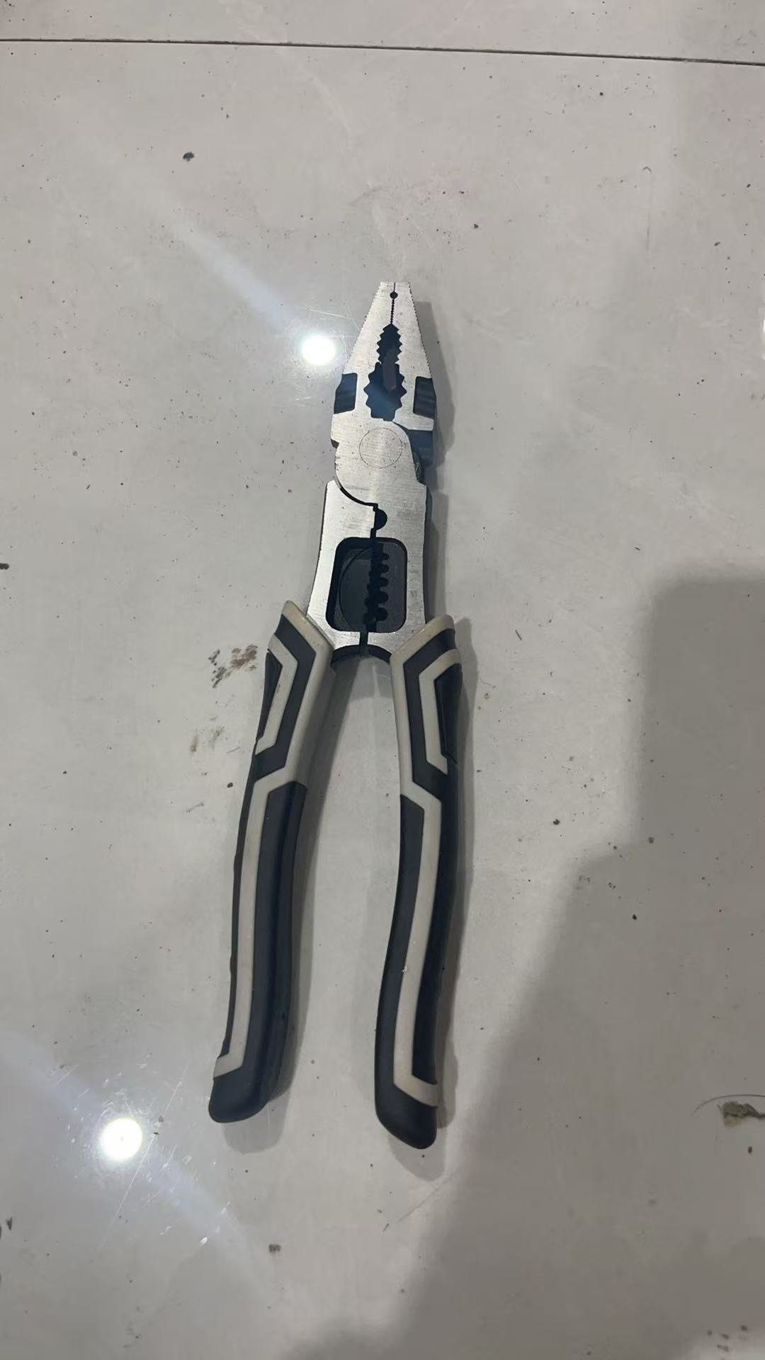 【9寸 钢丝钳一把】电池夹