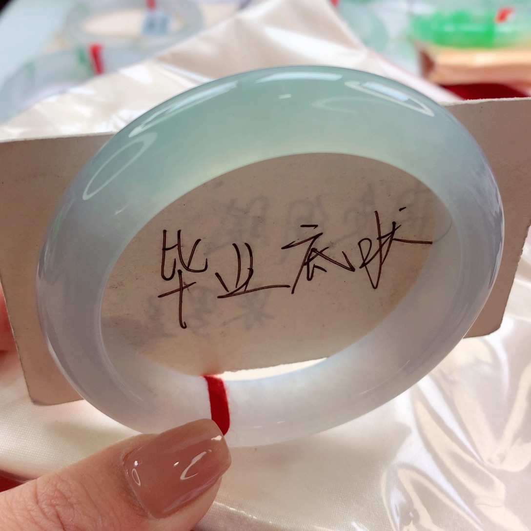 翡翠手镯未镶嵌师妹